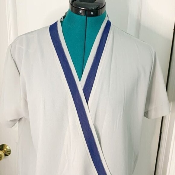 BCBG Max Azria NWT Wrap Style Lightweight Short Sleeve Blouse - Picture 2 of 8